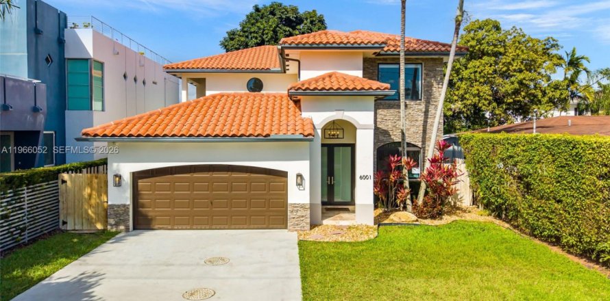 Casa en Miami, Florida 4 dormitorios, 269.04 m2 № 2027870