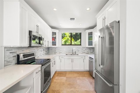 Casa en venta en Miami, Florida, 4 dormitorios, 269.04 m2 № 2027870 - foto 10