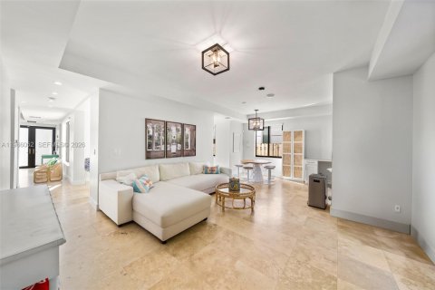 Casa en venta en Miami, Florida, 4 dormitorios, 269.04 m2 № 2027870 - foto 6