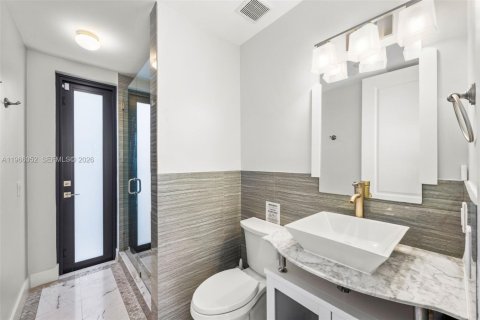 Casa en venta en Miami, Florida, 4 dormitorios, 269.04 m2 № 2027870 - foto 17
