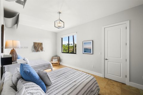 Casa en venta en Miami, Florida, 4 dormitorios, 269.04 m2 № 2027870 - foto 24