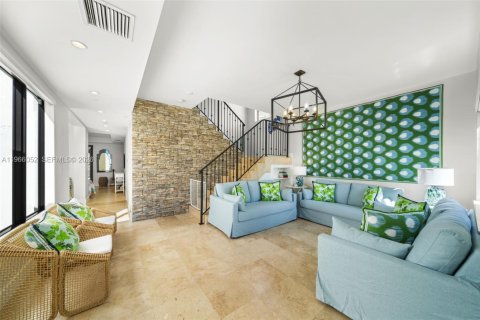 Casa en venta en Miami, Florida, 4 dormitorios, 269.04 m2 № 2027870 - foto 3