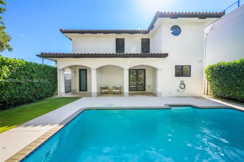 Casa en venta en Miami, Florida, 4 dormitorios, 269.04 m2 № 2027870 - foto 30