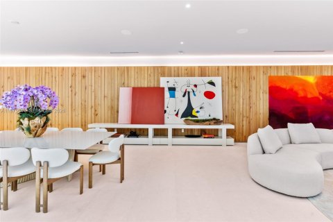 House in Miami, Florida 8 bedrooms, 575.44 sq.m. № 2040940 - photo 18