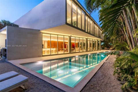 House in Miami, Florida 8 bedrooms, 575.44 sq.m. № 2040940 - photo 3