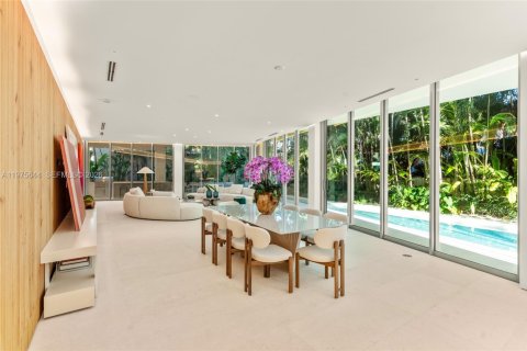 House in Miami, Florida 8 bedrooms, 575.44 sq.m. № 2040940 - photo 5