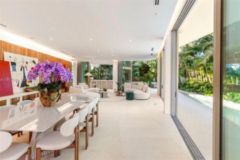 House in Miami, Florida 8 bedrooms, 575.44 sq.m. № 2040940 - photo 29