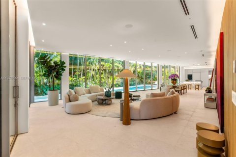 House in Miami, Florida 8 bedrooms, 575.44 sq.m. № 2040940 - photo 14