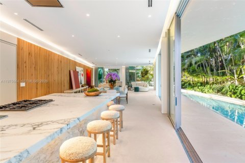 House in Miami, Florida 8 bedrooms, 575.44 sq.m. № 2040940 - photo 27