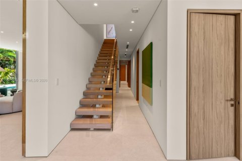 House in Miami, Florida 8 bedrooms, 575.44 sq.m. № 2040940 - photo 12