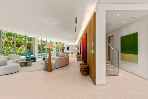 House in Miami, Florida 8 bedrooms, 575.44 sq.m. № 2040940 - photo 13