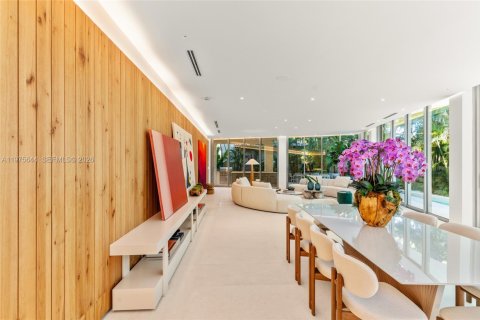 House in Miami, Florida 8 bedrooms, 575.44 sq.m. № 2040940 - photo 28