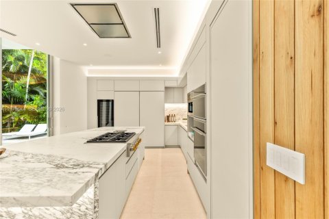 House in Miami, Florida 8 bedrooms, 575.44 sq.m. № 2040940 - photo 25