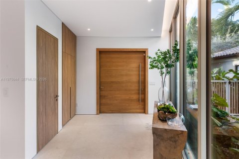 House in Miami, Florida 8 bedrooms, 575.44 sq.m. № 2040940 - photo 11