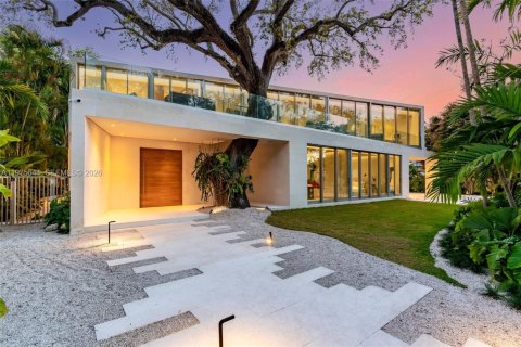 House in Miami, Florida 8 bedrooms, 575.44 sq.m. № 2040940