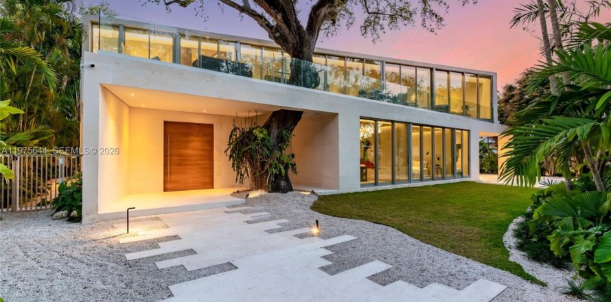 House in Miami, Florida 8 bedrooms, 575.44 sq.m. № 2040940