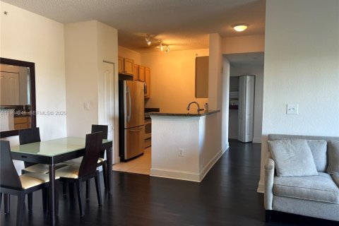 Condominio en alquiler en South Miami, Florida, 3 dormitorios, 108.14 m2 № 2026426 - foto 4