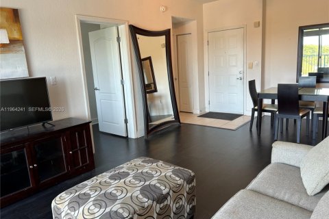 Condominio en alquiler en South Miami, Florida, 3 dormitorios, 108.14 m2 № 2026426 - foto 18