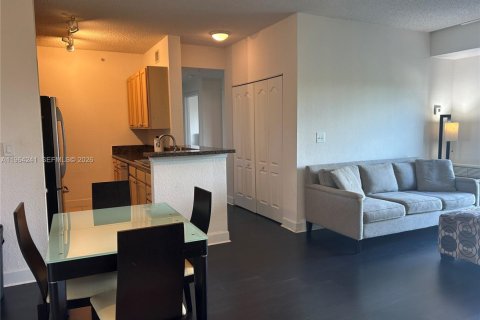 Condominio en alquiler en South Miami, Florida, 3 dormitorios, 108.14 m2 № 2026426 - foto 10