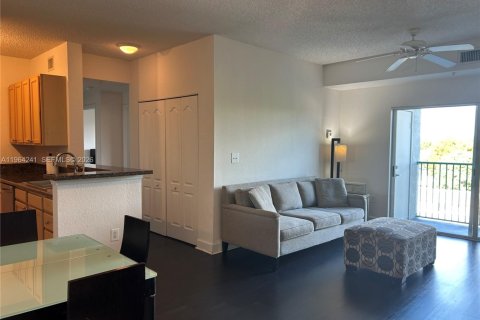 Condominio en alquiler en South Miami, Florida, 3 dormitorios, 108.14 m2 № 2026426 - foto 8