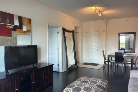 Condominio en alquiler en South Miami, Florida, 3 dormitorios, 108.14 m2 № 2026426 - foto 6