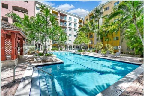 Condominio en alquiler en South Miami, Florida, 3 dormitorios, 108.14 m2 № 2026426 - foto 22