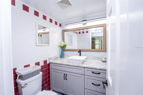 Condo in New Smyrna Beach, Florida, 2 bedrooms  № 1651136 - photo 19