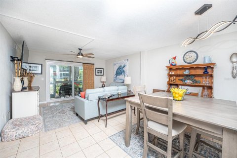 Condo in New Smyrna Beach, Florida, 2 bedrooms  № 1651136 - photo 14