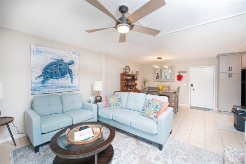 Condo in New Smyrna Beach, Florida, 2 bedrooms  № 1651136 - photo 13