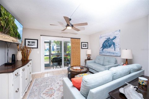 Condo in New Smyrna Beach, Florida, 2 bedrooms  № 1651136 - photo 9