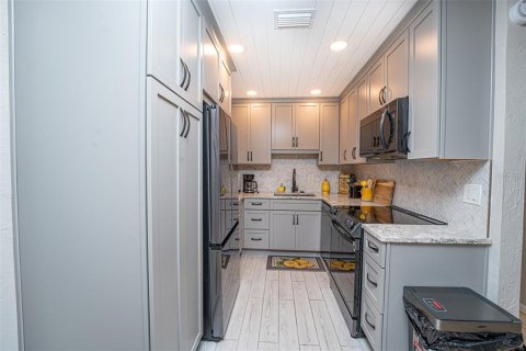 Condo in New Smyrna Beach, Florida, 2 bedrooms  № 1651136 - photo 4