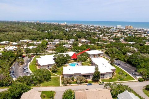 Condo in New Smyrna Beach, Florida, 2 bedrooms  № 1651136 - photo 1