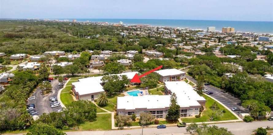 Condo in New Smyrna Beach, Florida, 2 bedrooms № 1651136