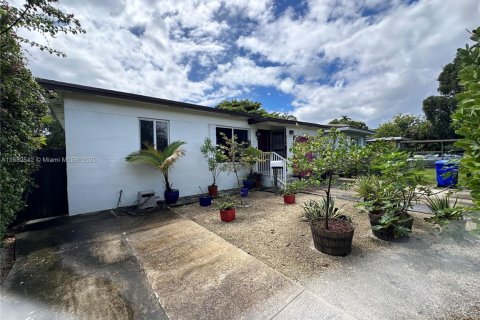 Купить виллу или дом в Майами, Флорида 2 спальни, 107.95м2, № 1932234 - фото 3