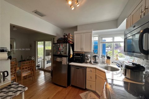 Купить виллу или дом в Майами, Флорида 2 спальни, 107.95м2, № 1932234 - фото 12