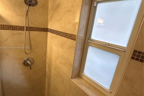 Купить виллу или дом в Майами, Флорида 2 спальни, 107.95м2, № 1932234 - фото 16