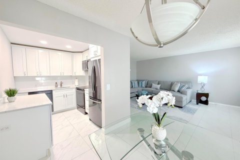 Condominio en Boca Raton, Florida, 2 dormitorios  № 2146146