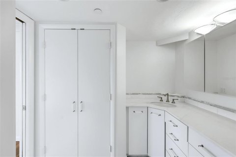 Купить кондоминиум в Сарасота, Флорида 6 комнат, 130.81м2, № 2093485 - фото 22