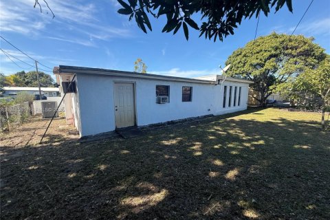 Villa ou maison à vendre à Miami Gardens, Floride: 4 chambres, 182.55 m2 № 2004649 - photo 2