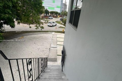 Propiedad comercial en venta en Miami, Florida № 2013119 - foto 26