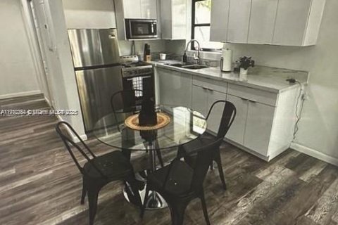 Propiedad comercial en venta en Miami, Florida № 2013119 - foto 17