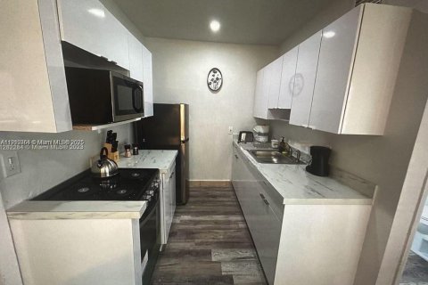 Propiedad comercial en venta en Miami, Florida № 2013119 - foto 16