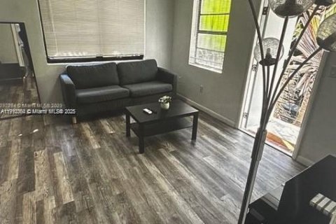 Propiedad comercial en venta en Miami, Florida № 2013119 - foto 20