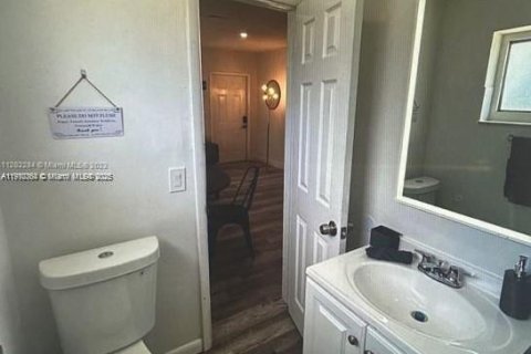 Propiedad comercial en venta en Miami, Florida № 2013119 - foto 13