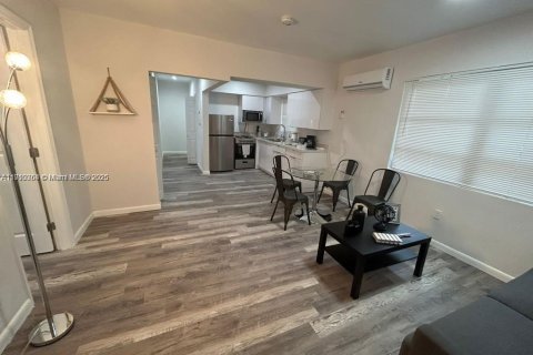 Propiedad comercial en venta en Miami, Florida № 2013119 - foto 24