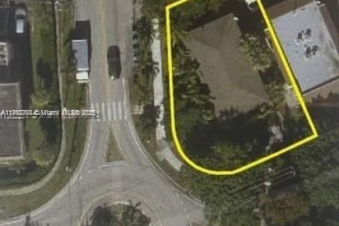 Propiedad comercial en venta en Miami, Florida № 2013119 - foto 22