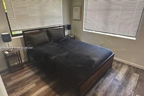 Propiedad comercial en venta en Miami, Florida № 2013119 - foto 19