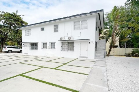 Propiedad comercial en venta en Miami, Florida № 2013119 - foto 23