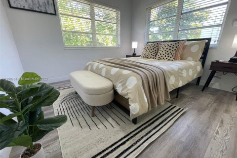 Propiedad comercial en venta en Miami, Florida № 2013119 - foto 5