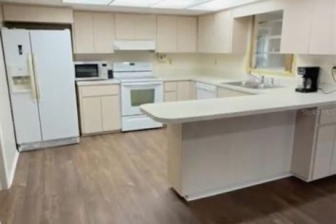 Villa ou maison à louer à Palm Harbor, Floride: 2 chambres, 105.72 m2 № 2418593 - photo 5